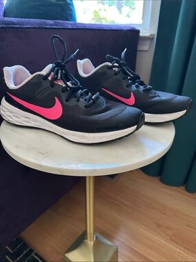 Nike Kids Sneakers in Black with Pink Swoosh
